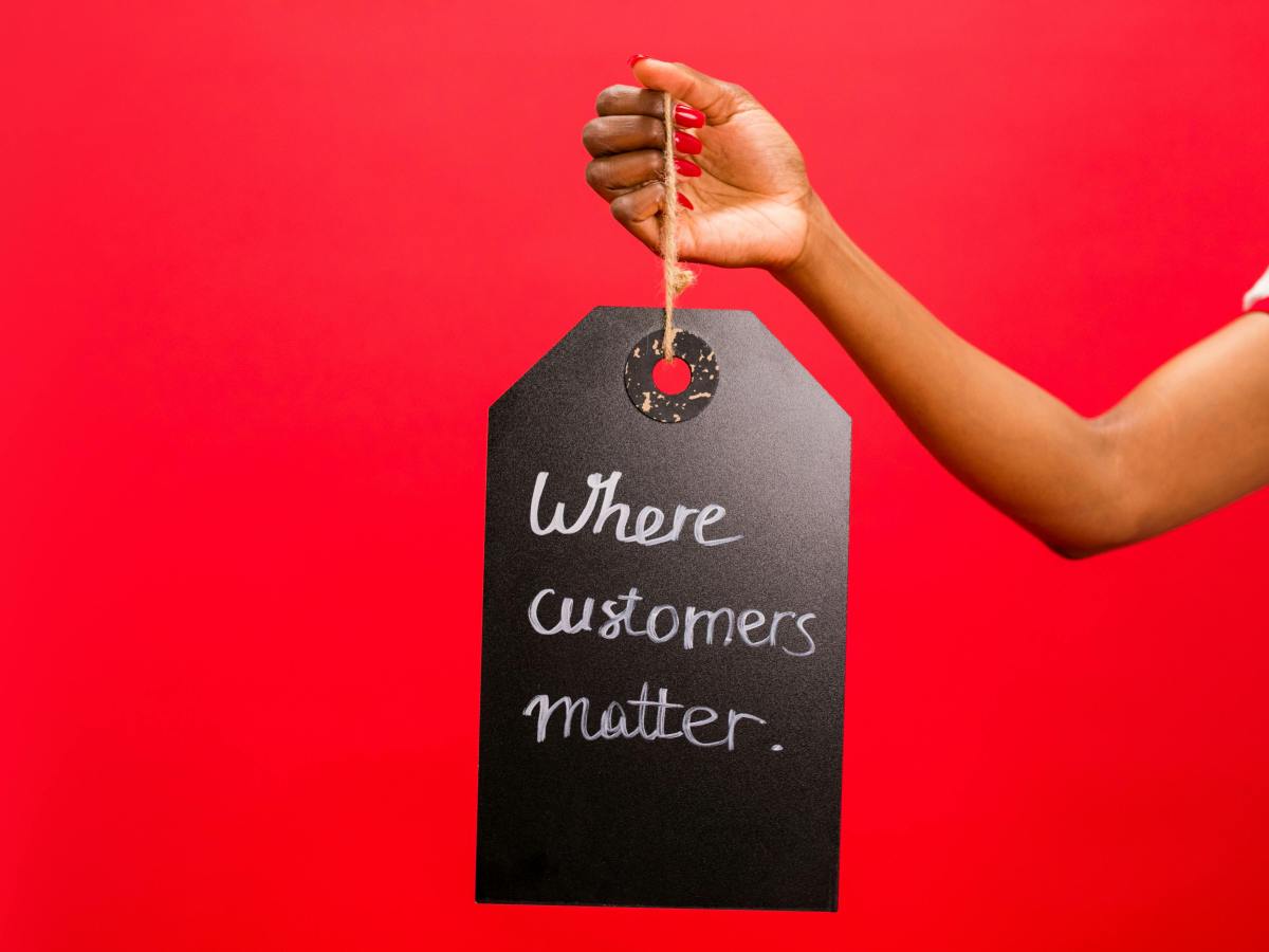 5 contacts your customer service team had this week that had a sale in them – or insight that could lead to&nbsp;more.