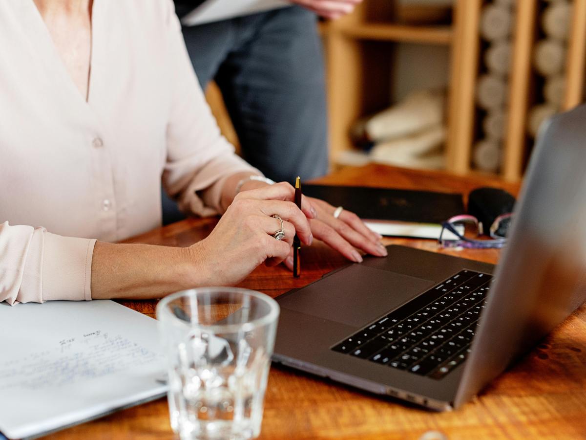 How to Grow Your Business From Your Laptop: Practical Tips for Time‑Poor&nbsp;Entrepreneurs